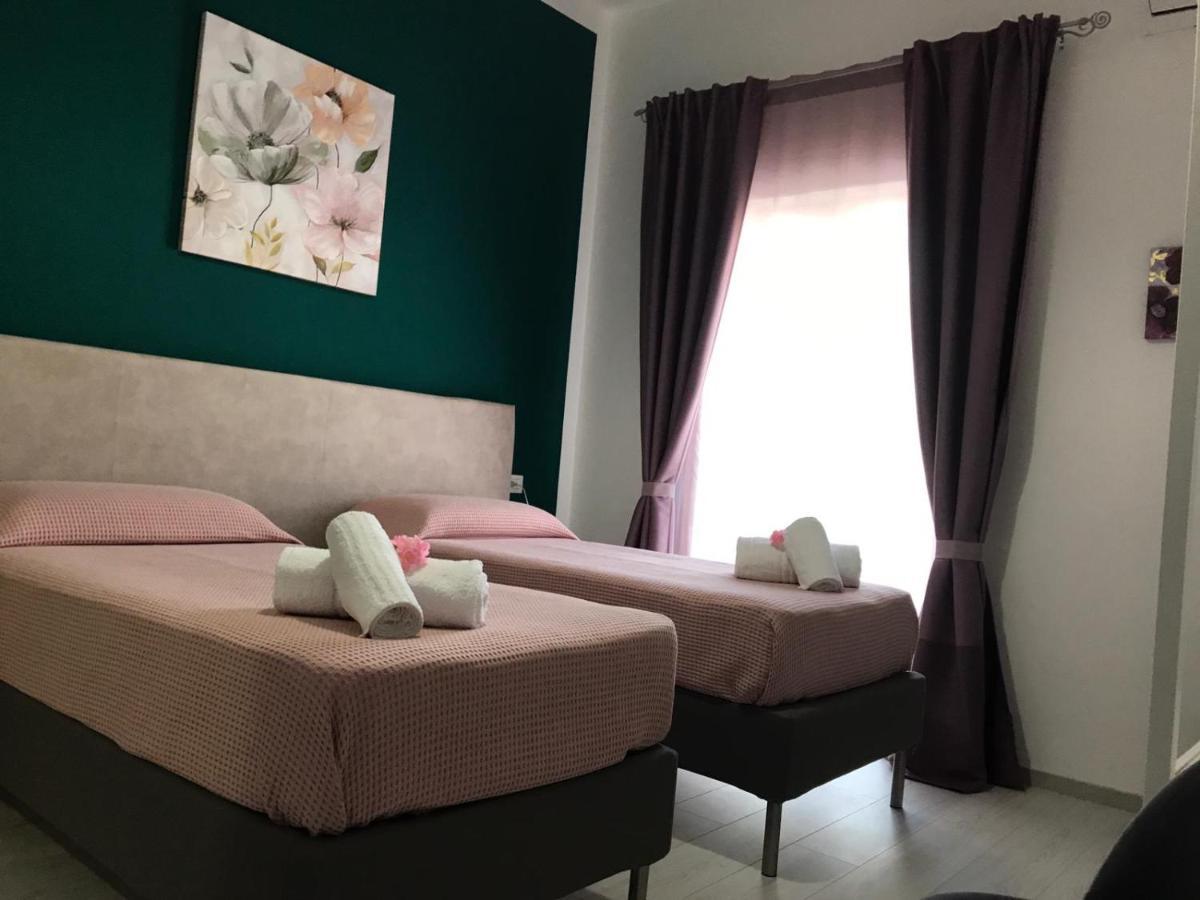 Camera Matrimoniale/Doppia con Letti Singoli con Bagno Privato